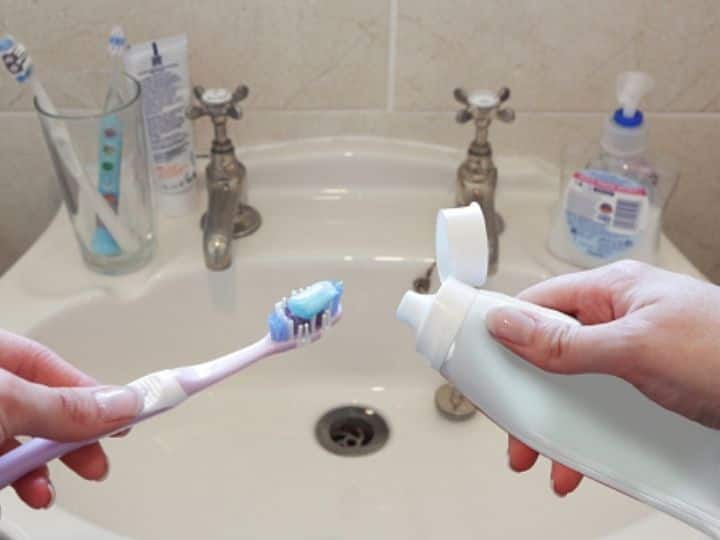 This Ingredient In Your Toothpaste Can Wreak Havoc In The Gut, New Study Finds, Harms Gut This Ingredient In Your Toothpaste Can Wreak Havoc In The Gut, New Study Finds