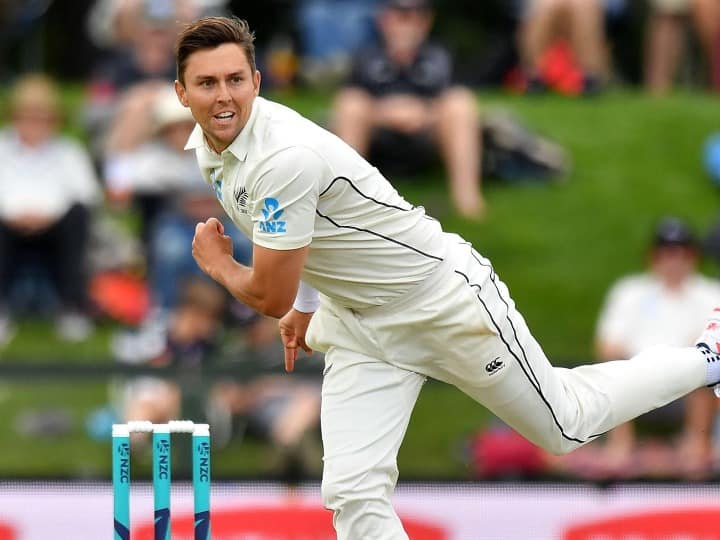 ट्रेंट बोल्ट न्यूजीलैंड के लिए 300 टेस्ट विकेट लेने वाले चौथे गेंदबाज हैं. उनसे पहले टिम साउदी, डेनियल विटोरी और सर रिचर्ड हेडली यह कमाल कर चुके हैं.