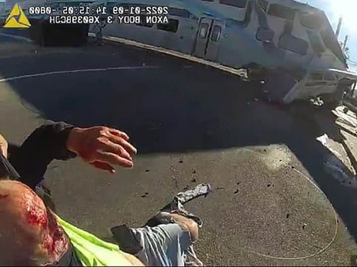 Policemen pull injured pilot from crashed plane seconds before train hits it Train Plane Crash: పట్టాలపై కూలిన ఫ్లైట్.. ఇంతలో దూసుకొచ్చిన బుల్లెట్ ట్రైన్, కానీ రెండు నిమిషాల్లో అద్భుతం..! అదేంటో మీరూ చూడండి ...