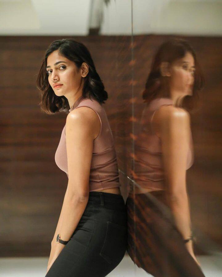 கள்ளச் சிரிப்பழகி மறக்க மனம் கூடுதில்லையே