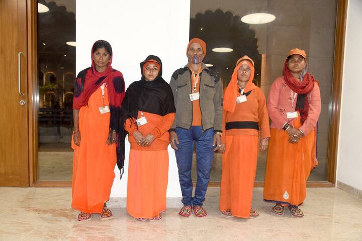 पीएम मोदी द्वारा भेजा गया ये खास तोहफा पाकर काशी विश्वनाथ धाम में काम करने वाले सेवादार काफी खुश हैं. यकीनन पीएम मोदी का आम लोगों की परेशानी समझने का ये तरीका काबिलेतारिफ है.