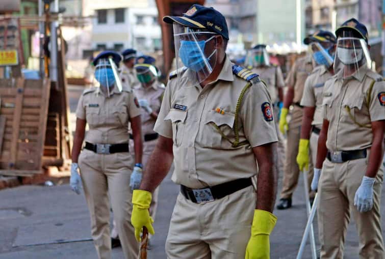 Mumbai: in last 48 hour 2 police died due to covid-19 infection details inside Corona in Mumbai: ગુજરાતને અડીને આવેલા આ મોટા શહેરમાં કોરોનાએ 48 કલાકમાં 2 પોલીસકર્મીનો લીધો જીવ, 8 દિવસમાં 523 આવ્યા ઝપેટમાં