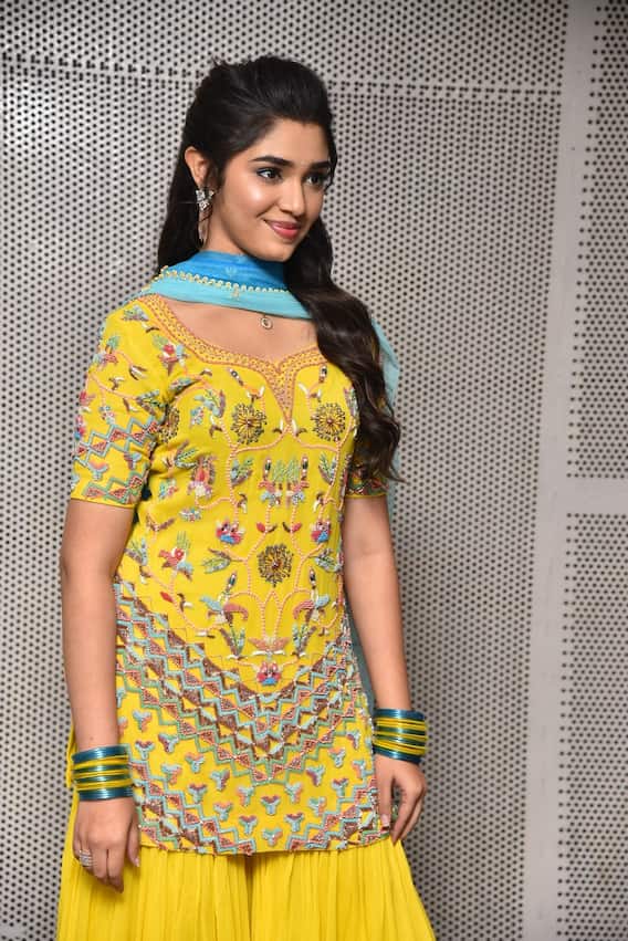 Krithi Shetty Photos: నా ఫస్ట్ డాన్స్ సాంగ్..ఎప్పటికీ మరిచిపోనన్న కృతిశెట్టి