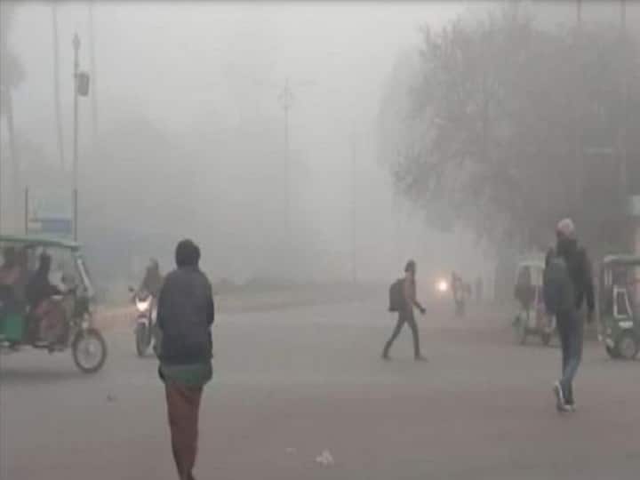 Weather Update: Dense fog will remain in Delhi-NCR for the next two-three days, snowfall continues in Kashmir, know the weather condition of your state Weather Update: दिल्ली-एनसीआर में अगले दो-तीन दिन तक छाया रहेगा घना कोहरा, कश्मीर में बर्फबारी जारी, जानें अपने राज्य के मौसम का हाल