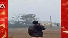 Elephant: বাস ঠেলছেন গজরাজ, ভয়ে সিঁটিয়ে যাত্রীরা| Bangla News