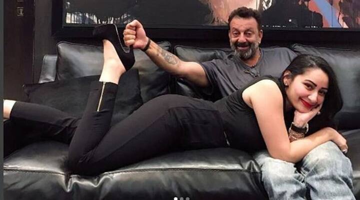 मान्यता दत्त संजय दत्त की तीसरी पत्नी हैं. बात उम्र के फासले की करें तो वह संजय दत्त से 20 साल छोटी हैं.