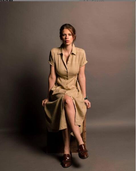 অভিনেত্রীর পদবী উচ্চারন করতে গেলে কোয়েচলিন মনে হলেও এটি কেকলা হিসেবে উচ্চারন করা হয়।