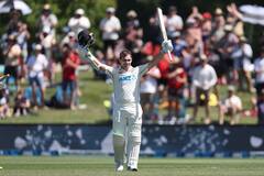 ল্যাথামের দ্বিশতরান, নজির বোল্টের, দ্বিতীয় দিনেই টাইগার বধের স্বপ্ন দেখছে কিউয়িরা