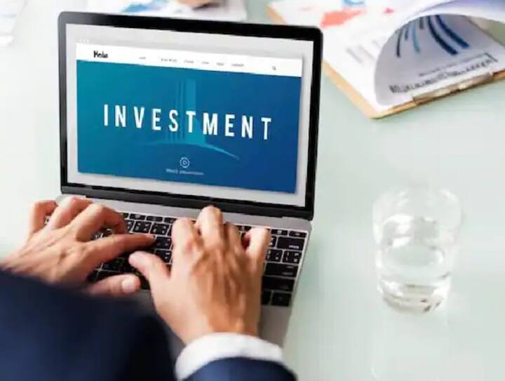 এই পোস্ট অফিস স্কিমে আপনি মাত্র 1,000 টাকা বিনিয়োগ করে প্রায় 1389.49 টাকা রিটার্ন পাবেন। এই স্কিমটি হল পোস্ট অফিসের   (National Savings Certificates৷ এই স্কিমকে NSC স্কিমও বলা হয়৷