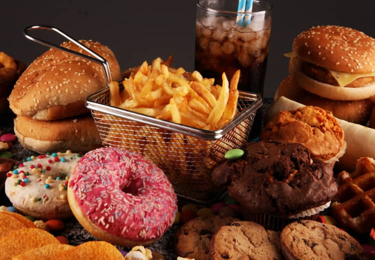 Harmful aspects of eating junk food that cause diabetes and cardio vascular disease Junk Food Danger | தினமும் பானி பூரியும், நொறுக்கு தீனியுமா..? நீங்க இந்த பழக்கத்தை விடலன்னா இப்படி ஆகலாம்..