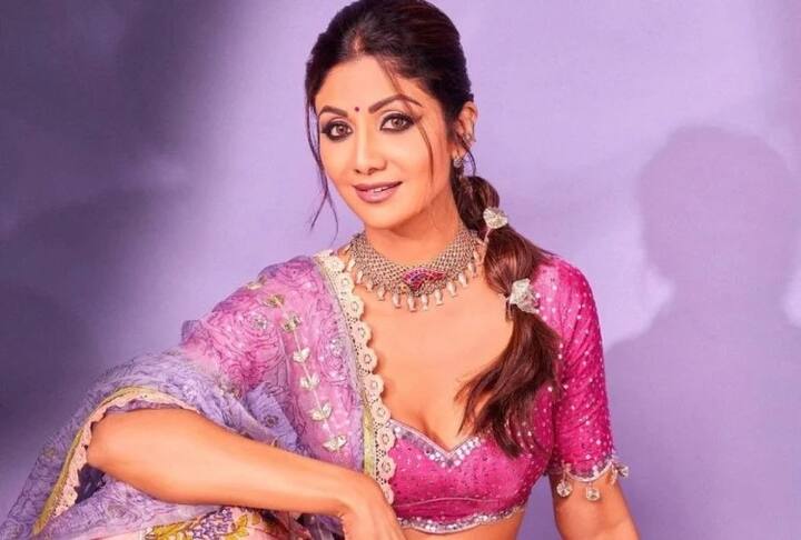 साल 2007 में शादी के बाद से ही शिल्पा शेट्टी (Shilpa Shetty) ने बॉलीवुड से दूरी बना ली थी. हालांकि करीब 14 साल बाद शिल्पा ने साल 2021 में रिलीज हुई फिल्म हंगामा 2 में एक बार फिर वापसी की.