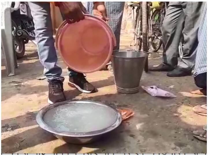 यूपी सरकार की तरफ से दिए नमक का पानी में नहीं घुलने का वीडियो वारयल, पड़ताल में सामने आई ये बात