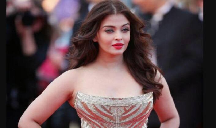 बॉलीवुड अभिनेत्री ऐश्वर्या राय बच्चन (Aishwarya Rai Bachchan) बी-टाउन यानि बॉलीवुड की सबसे अमीर एक्ट्रेस हैं. मीडिया रिपोर्ट्स के अनुसार ऐश्वर्या राय बच्चन का नेट वर्थ 100 मिलियन डॉलर यानि 7.4 अरब रुपए है.
