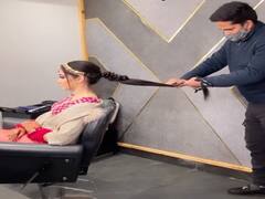 Watch: सोशल डिस्टेंस का पालन करते हुए दुल्हन का किया गया मेकअप, वीडियो हुआ वायरल