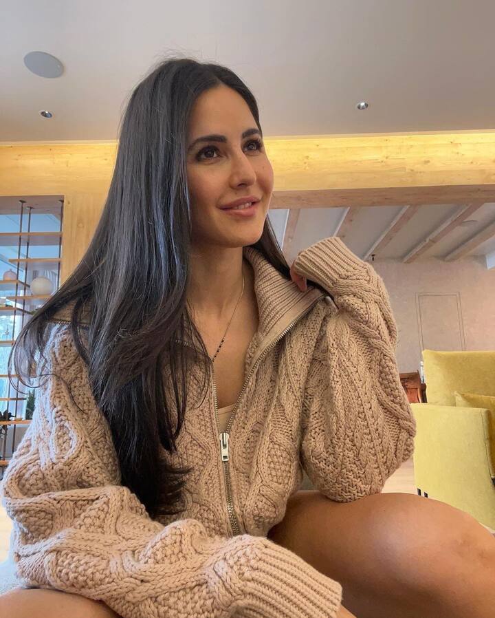 हे मंगळसूत्र काळ्या आणि सोनेरी अशा मोत्यांनी बनलेले आहे ज्यामध्ये खाली दोन हिरे लावले आहेत. (photo:katrinakaif/ig)