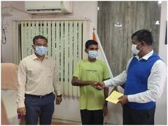 Bijapur: बीजापुर में 3 लाख के इनामी नक्सली ने किया सरेंडर, जिले के एसपी ने किया ये बड़ा वादा