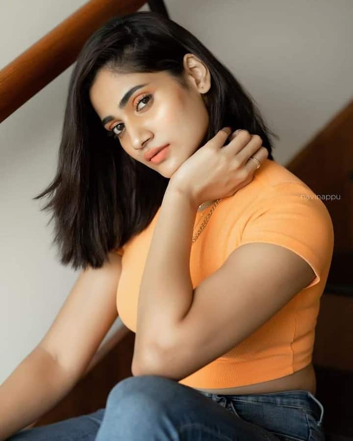 உன் கழுத்தில் மாலையிட ஒண்ணிரண்டு தோளைத் தொட என்ன தவம் செஞ்சேனோ என் மாமா