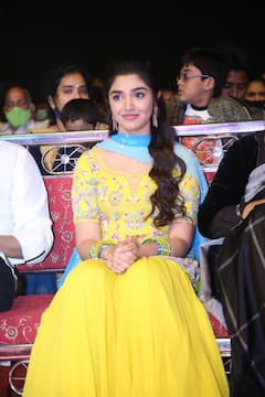 Krithi Shetty Photos: నా ఫస్ట్ డాన్స్ సాంగ్..ఎప్పటికీ మరిచిపోనన్న కృతిశెట్టి