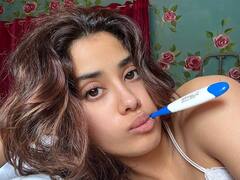 Janhvi Kapoor Photos: అయ్యో పాపం... జాన్వికి జ్వరమొచ్చింది