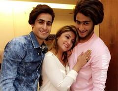 Bollywood Single Mothers: तलाक के बाद छोड़ा पति का घर,  इन एक्ट्रेसेस ने अकेले ही की बच्चों की परवरिश