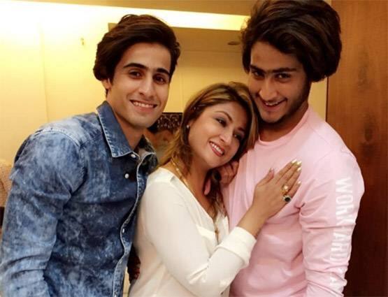 शादी के करीब दो साल बाद ही उर्वशी का उनके पति से तलाक हो गया था. तलाक के बाद अपने जुड़वां बेटों की परवरिश उर्वशी ने ही की.