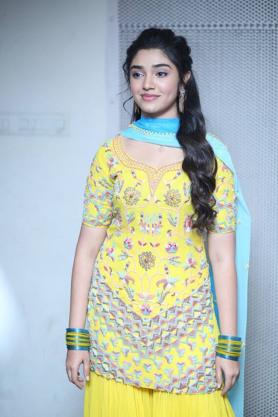 Krithi Shetty Photos: నా ఫస్ట్ డాన్స్ సాంగ్..ఎప్పటికీ మరిచిపోనన్న కృతిశెట్టి