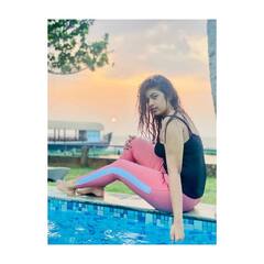 Ritu chowdhary Photos: బుల్లితెర భామ ఎక్స్‌పోజింగ్ మొదలుపెట్టేసిందిగా...