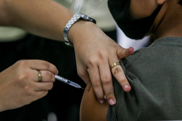 Gurugram All children in age group of 15-17 years in Gurgaon have been urged to take their first dose of vaccine Gurugram Child Vaccination: गुरुग्राम में बच्चों के वैक्सीनेशन से जुड़ी जरूरी खबर, स्वास्थ्य विभाग ने शिक्षा विभाग से कही ये बड़ी बात