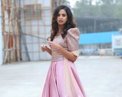 Swanandi Tikekar: मनमोहक स्वानंदीचा ग्लॅमरस लूक, फोटो चर्चेत