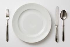 Restaurant Etiquette: রেস্তোরাঁয় গেলে ভুলেও এই কাজগুলি করবেন না