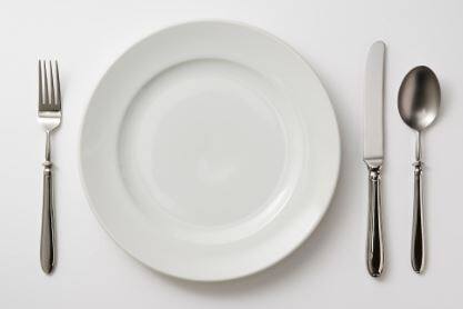 রেস্তোরাঁয় গিয়ে খাবার অর্ডার দেওয়া এবং খাওয়ার বেশ কিছু আদব-কায়দা ও নিয়ম রয়েছে। তবে সেটা এক এক দেশে এক এক রকম। কিন্তু টেবিলে বসে খাওয়ার সময় আচরণবিধি আপনার রুচি কেমন তা বুঝিয়ে দেয়।