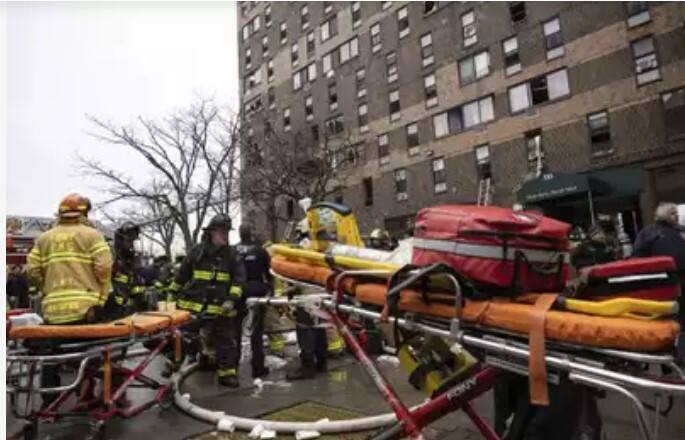 new york  Fire  19 people including 9 children killed in apartment fire in new york New York Fire : न्यूयॉर्कमधील अपार्टमेंटला भीषण आग; 19 जणांचा मृत्यू