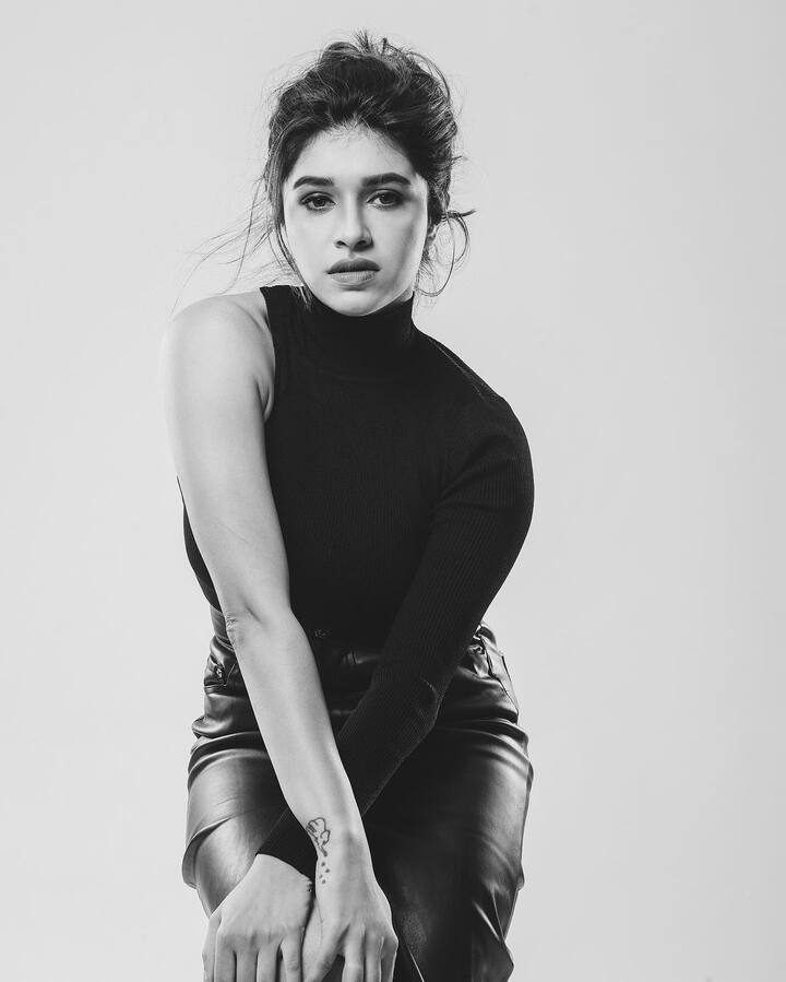 सतत ती तिचे फोटो किंवा व्हिडिओ चाहत्यासोबत शेअर करत असते. (photo:sanskruti_balgude_official/ig)