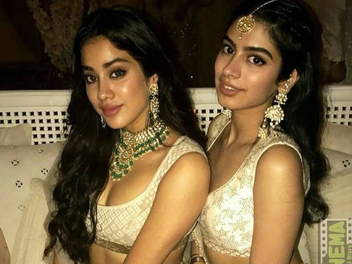 देसी लुक में ये बहने बहुत ही आकर्षित लग रही थी.