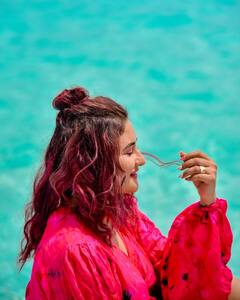 Rashami Desai Photo: समुद्र किनारे लेट रश्मि देसाई ने कराया बेहद ही सिजलिंग फोटोशूट, किलर लुक ने बढ़ाया सोशल मीडिया का तापमान