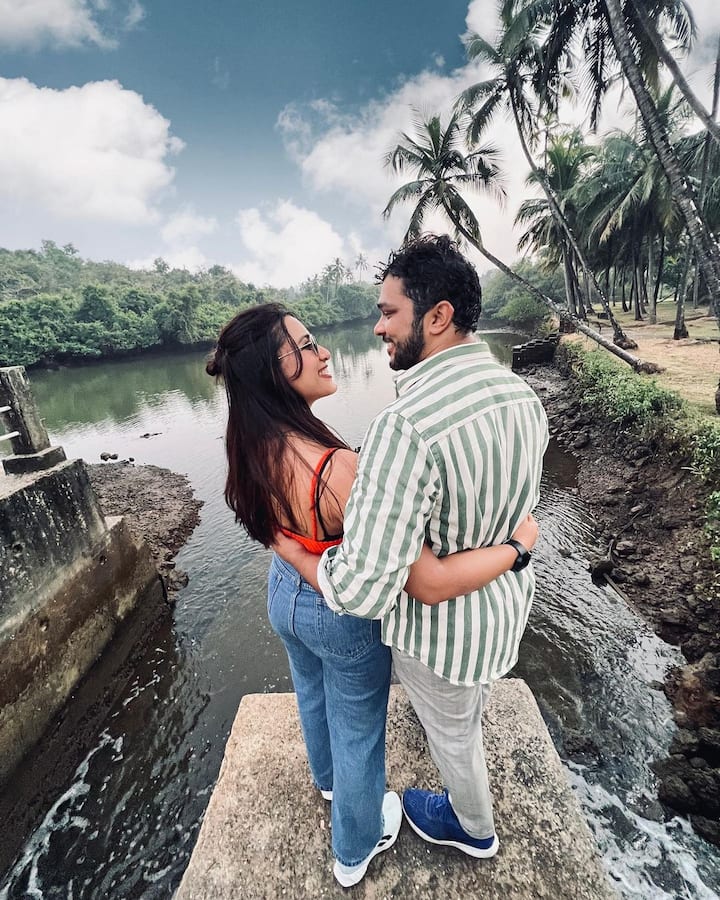आयुषी आणि सुयशचे फोटो सोशल मीडियावर नेहमीच व्हायरल होत असतात. (photo:aayushitlk/ig)