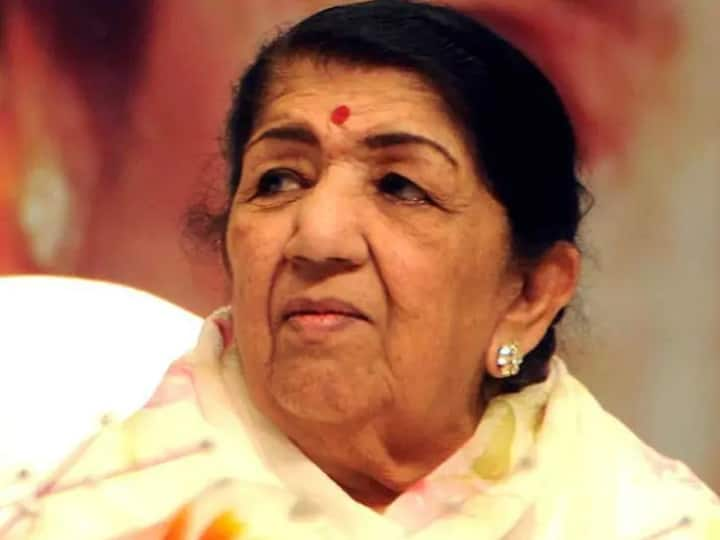 lata mangeshkar admitted to hospital in mumbai breach candy hospital after test covid positive Lata Mangeshkar Hospitalized:  பிரபல பின்னணி பாடகி லதா மங்கேஷ்கர் தீவிர சிகிச்சைப் பிரிவில் அனுமதி!!