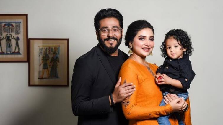 Raj Chakraborty shares a short video of Yuvaan, Wrote, 'everything and everyone heals soon' Raj Subhasree Update: করোনাকালে স্বাভাবিক শৈশব হারাচ্ছে ইউভান, 'সব সেরে উঠবে' ভরসা রাজের