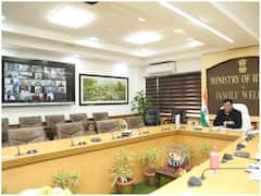 Covid Cases India: डॉक्टरों के साथ स्वास्थ्य मंत्री मनसुख मांडविया ने की मीटिंग, कोविड से बचाव के लिए जिले स्तर पर कमेटी बनाने के दिए निर्देश