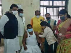 Chhattisgarh News: बस्तर प्रभारी मंत्री कवासी लखमा ने लिया बूस्टर डोज, फ्रंट लाइन वर्कर्स के लिए कही ये बात