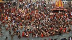 Covid Restrictions: মেলা হোক বা পুরভোট, যে কোনও জমায়েতে সিঁদুরে মেঘ দেখছেন বিশেষজ্ঞরা| Bangla News