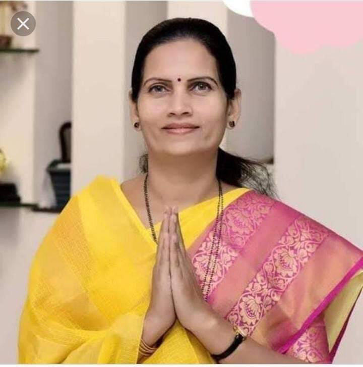 केंद्रीय स्वास्थ्य एवं परिवार कल्याण राज्य मंत्री भारती पवार ने भी बीते बृहस्पतिवार को बताया था कि वो कोरोना वायरस से संक्रमित हो गई हैं. उन्होंने ट्वीट कर लिखा था कि, ‘‘ आज मेरी रिपोर्ट में संक्रमण की पुष्टि हो गई और मैं घर पर पृथक-वास में हूं.