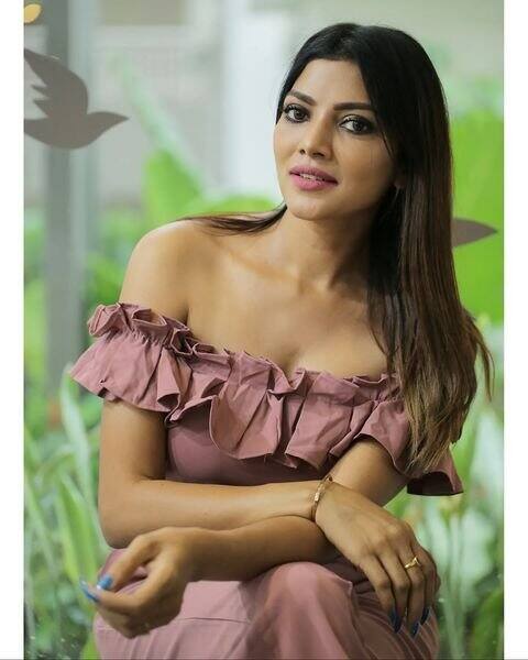 కానీ ప్రియాతో జరిగిన గొడవ కారణంగా బయటకు వచ్చేసింది. (Photo Courtesy: Instagram)
