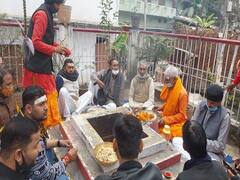 CM नीतीश कुमार की परवाह में JDU कार्यकर्ता बने 'लापरवाह', कोरोना संकट के बीच किया हवन, गाइडलाइंस का नहीं रखा ध्यान