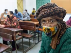 Delhi Corona Vaccination: कोरोना संकट के बीच दिल्ली में एक दिन में कितने लोगों को लगी बूस्टर डोज?