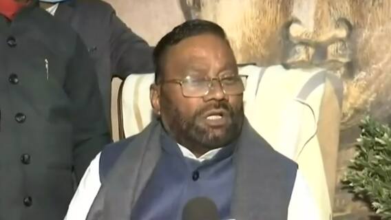 UP Elections 2022: Swami Prasad Maurya के घर 6 और विधायक मौजूद, डैमेज कंट्रोल में जुटी BJP