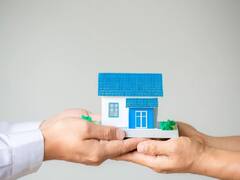 Home Loan Tips: जल्द से जल्द लेना चाहते हैं होम लोन, इन टिप्स को अपनाकर करें अपना काम आसान