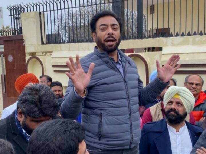 Punjab Election 2022, Moga congress MLA harjot kamal might leave congress after malvika sood entry Punjab Election 2022: मालविका सूद के कांग्रेस में शामिल होते ही बगावत शुरू, मोगा से विधायक छोड़ सकते हैं पार्टी का साथ