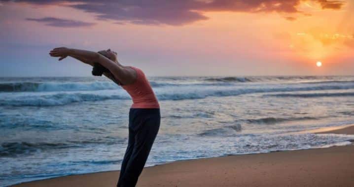 yoga surya namaskara benefits સૂર્ય નમસ્કાર નિયમિત કરવામાં આવે તો શરીરમાં આવે છે ઊર્જા,  જાણો અન્ય ફાયદા