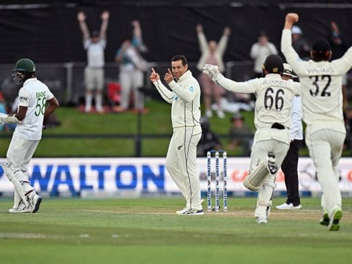 NZ vs BAN: Ross Taylor bids adieu to Test cricket with wicket in his final ball helps new zealand beat Bangladesh in second Test NZ vs BAN:கடைசி பந்தில் வீக்கெட் எடுத்து விடைபெற்ற டெய்லர்- பங்களாதேஷை பந்தாடி அசத்திய நியூசிலாந்து !